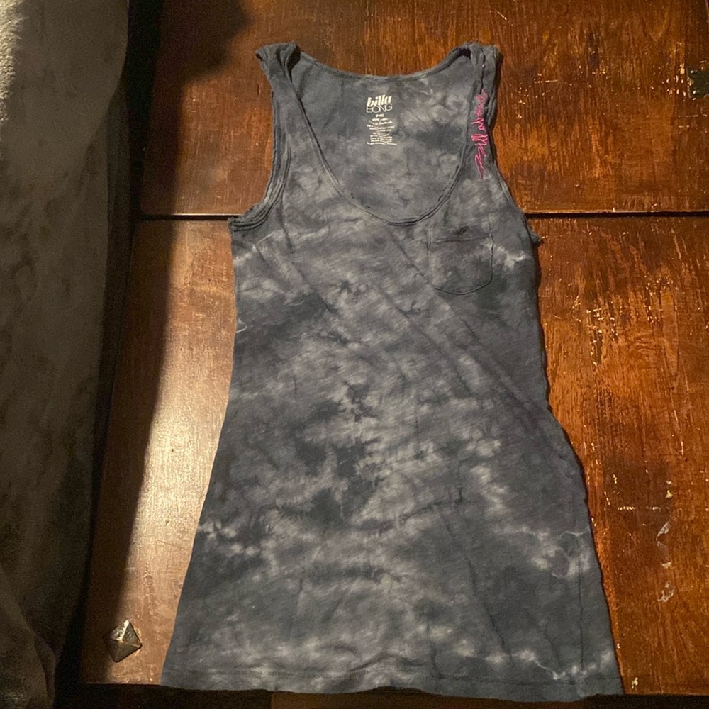 Gray marble billabong tank